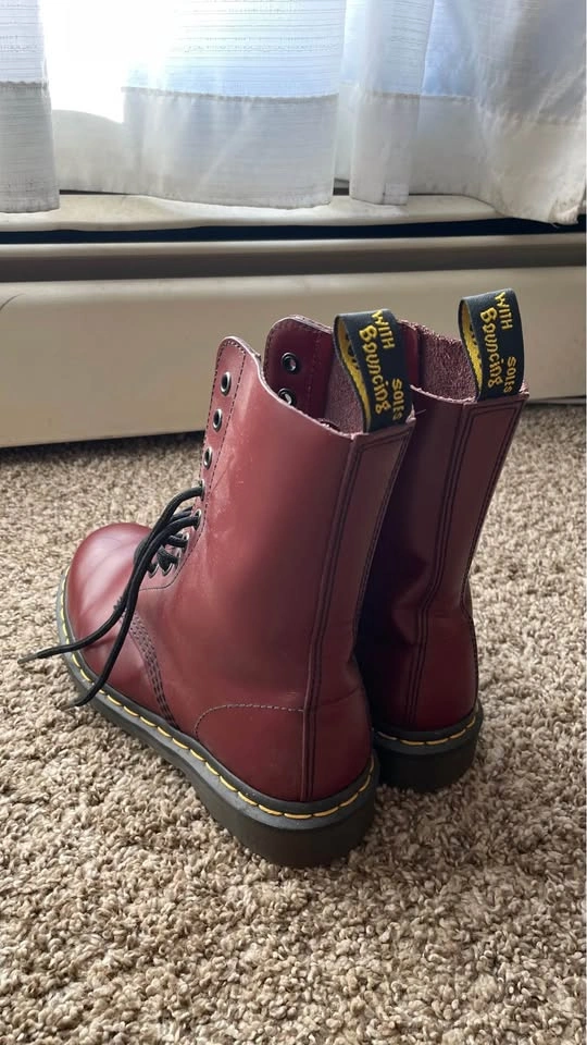 ❗️MOVING SALE❗️ Dr. Martens - photo 3