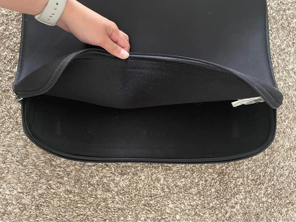 ❗️MOVING SALE❗️ Amazon Basics Laptop Sleeve - 17.3” - photo 3