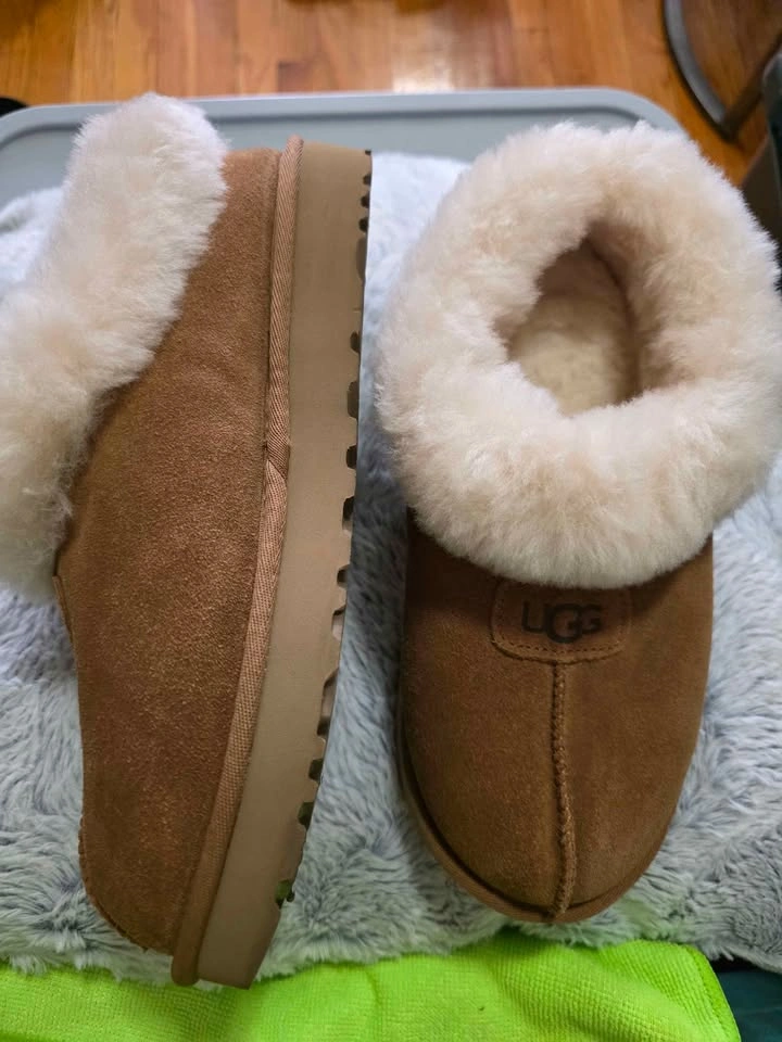 UGG Disquette Slipper - Chestnut - Like New! Size 9 - photo 3