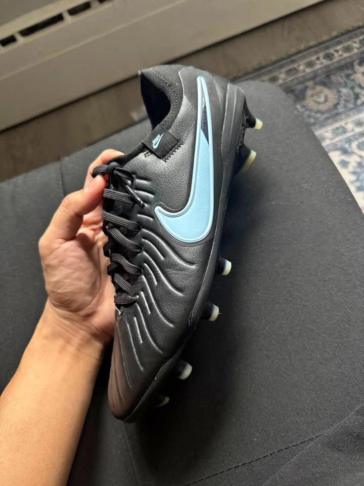 Nike Tiempo Legend 10 Pro Soccer Cleats - US M 9.5 / W 11