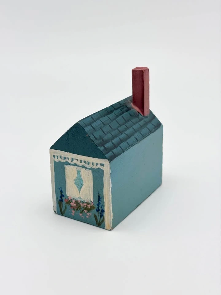 Small wooden hand painted house - photo 2