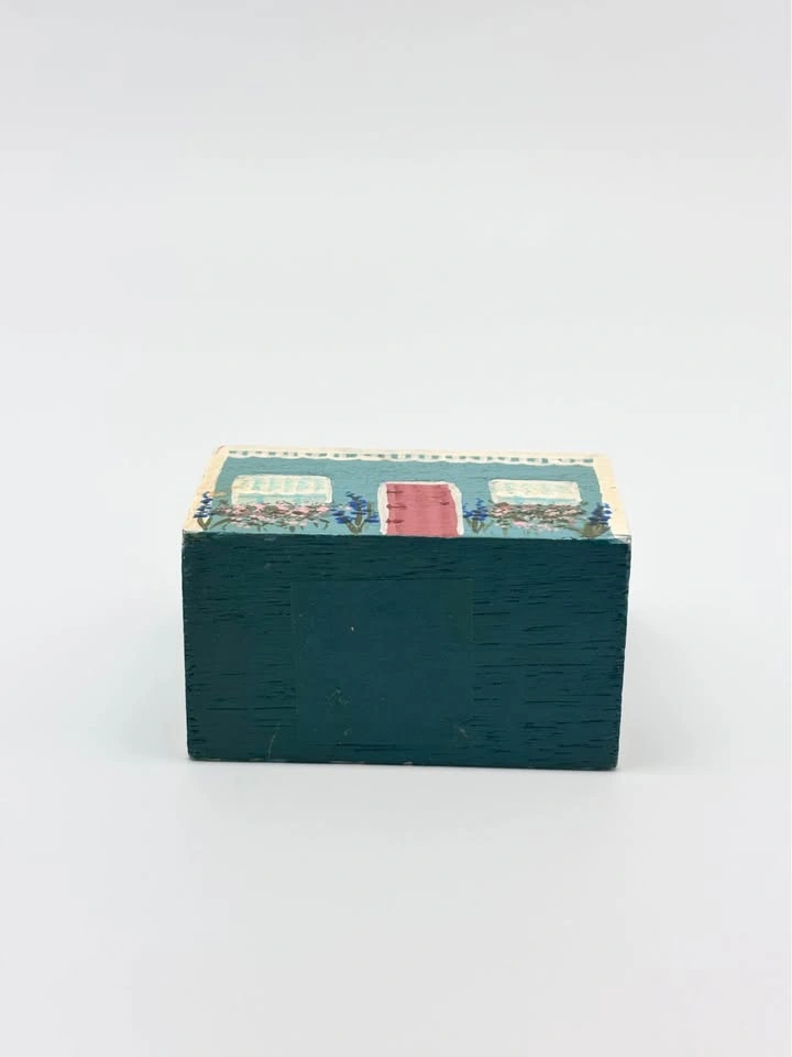 Small wooden hand painted house - photo 3