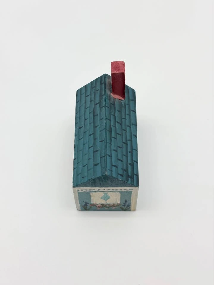Small wooden hand painted house - photo 4
