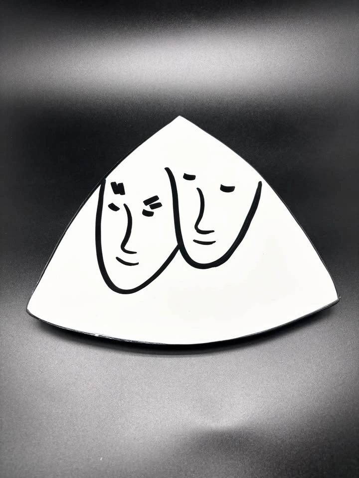 Vintage Black and White Triangular "Two Faces" Plate - photo 2