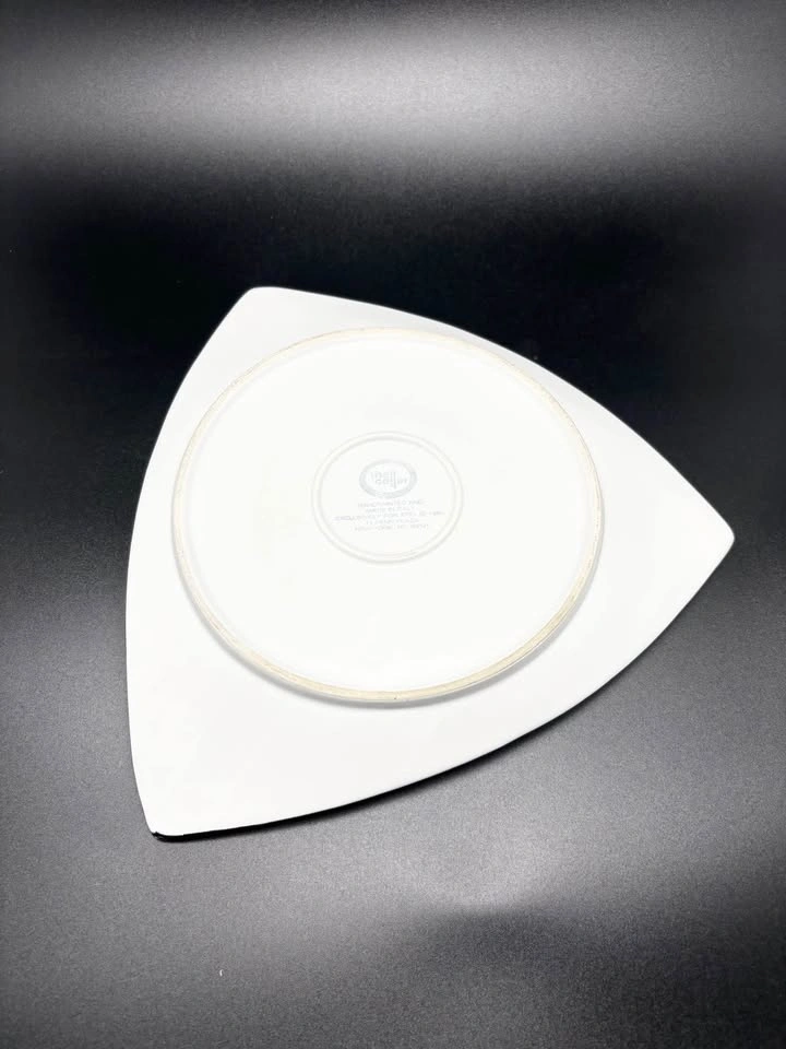 Vintage Black and White Triangular "Two Faces" Plate - photo 4