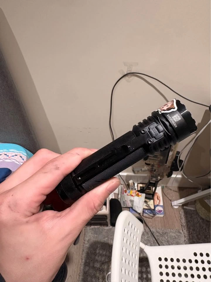 Acebeam E75 Super Flashlight - photo 5