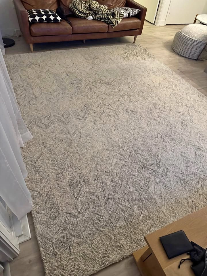 Large Cream & Grey Area Rug - 10’x8’