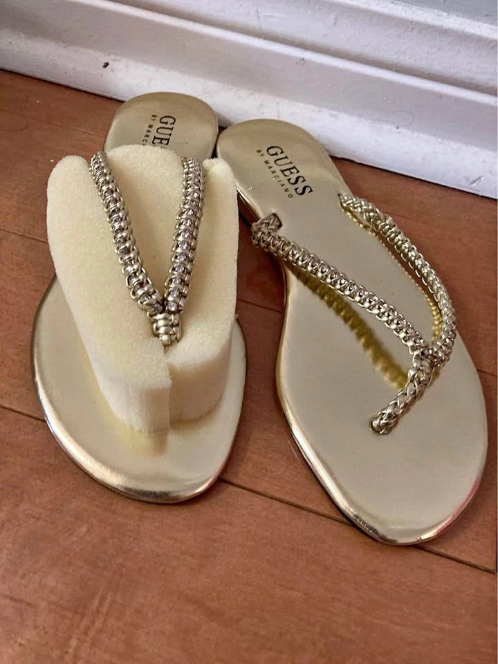 Women's Slippers Size 5 Guess