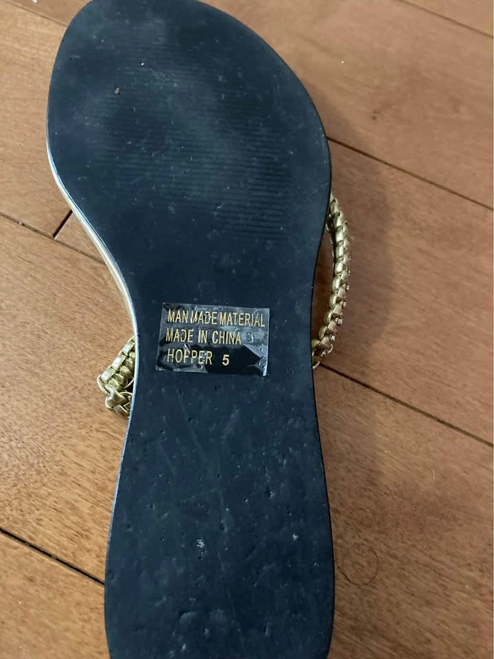 Women's Slippers Size 5 Guess - photo 3