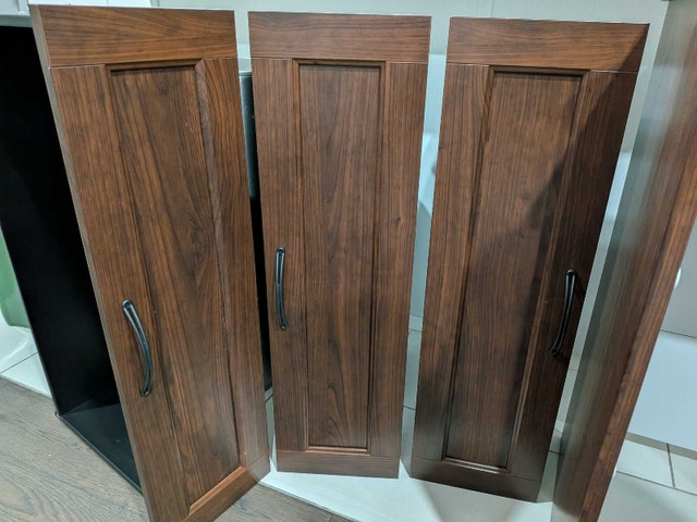 3-Drawer Wood Chest / Dresser - Excellent Condition - photo 2