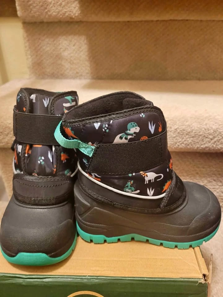 Brand new Ripzone boys 8T snow boots