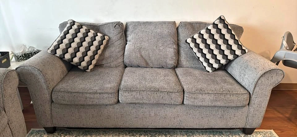 (Urgent moving sale) Gray Couch and Loveseat Set w Pillows