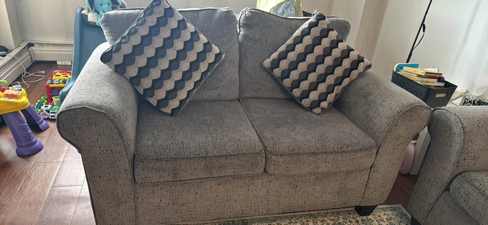 (Urgent moving sale) Gray Couch and Loveseat Set w Pillows - photo 2