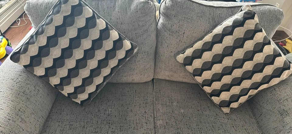 (Urgent moving sale) Gray Couch and Loveseat Set w Pillows - photo 3