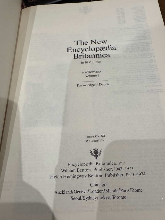 Encyclopedia Britannica Set: Macropaedia 15th Ed + Yearbooks - photo 2