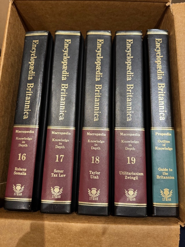 Encyclopedia Britannica Set: Macropaedia 15th Ed + Yearbooks - photo 3