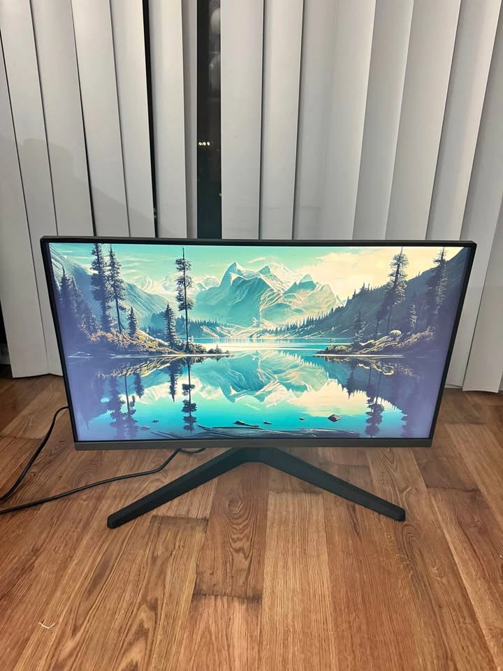 Samsung 27” IPS Monitor – 100Hz – HDMI/DP – Like New