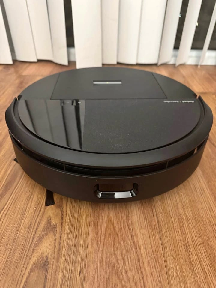 iRobot Roomba Robot Vacuum – Like New – Alexa Compatible – No Do