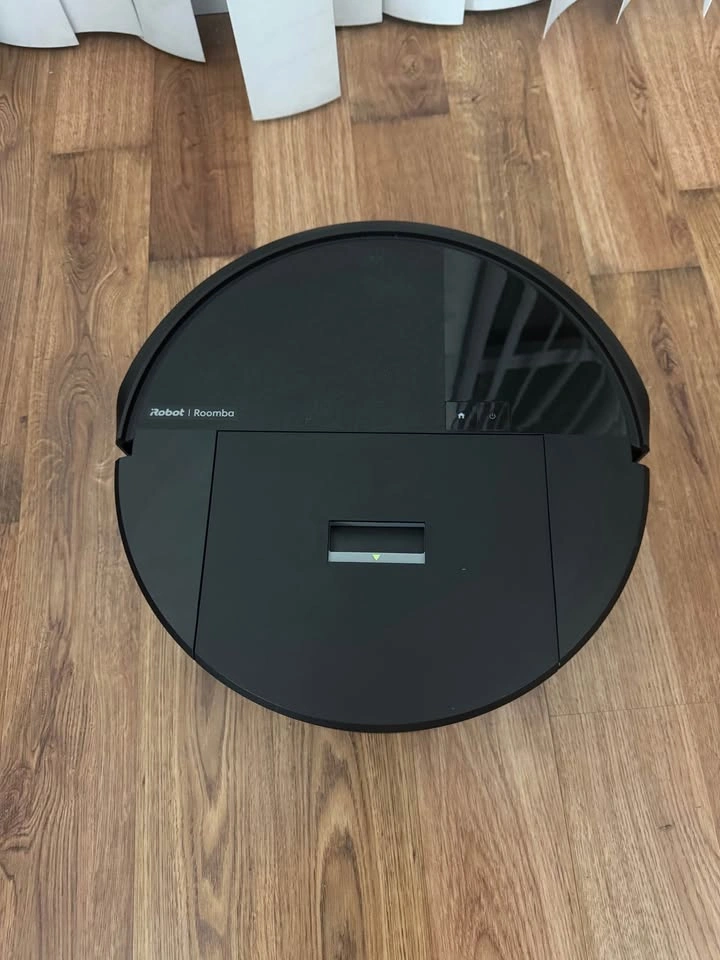 iRobot Roomba Robot Vacuum – Like New – Alexa Compatible – No Do - photo 2