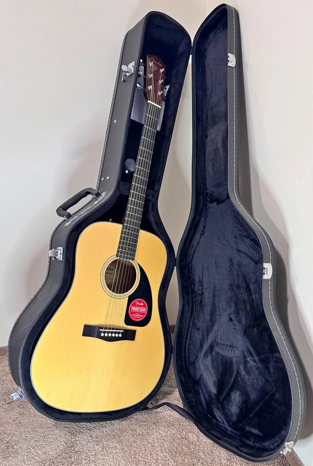 Fender CD-60 w/ case