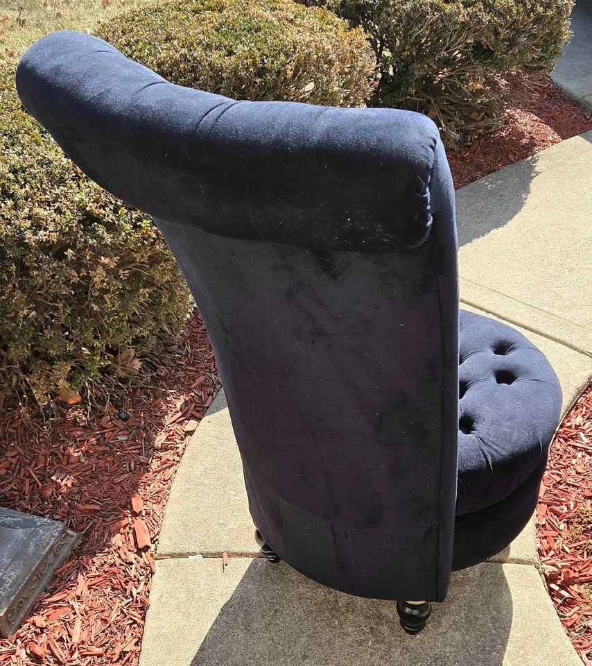 Luxury Button-Tufted Blue Velvet Accent Chair - photo 2