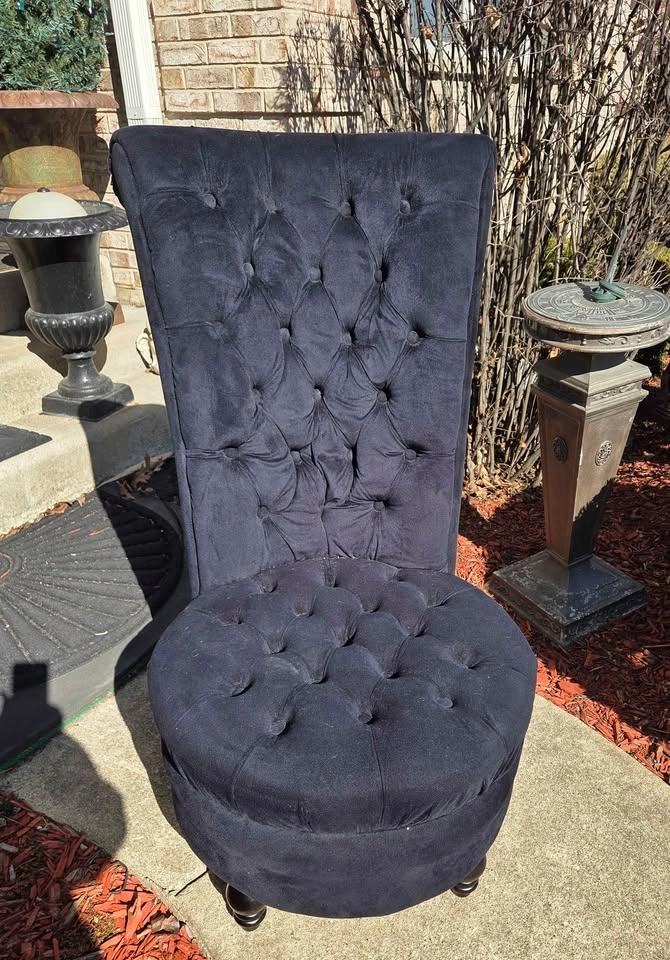 Luxury Button-Tufted Blue Velvet Accent Chair - photo 5