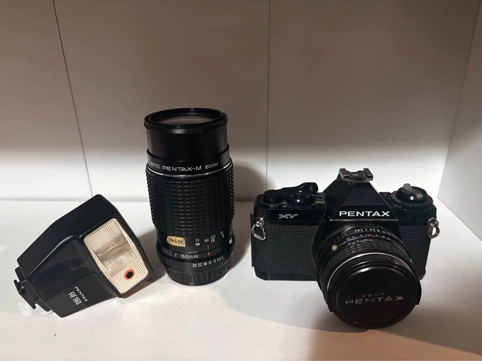 Vintage Pentax MV 35mm Film Camera Bundle (Lens + Flash) - photo 2