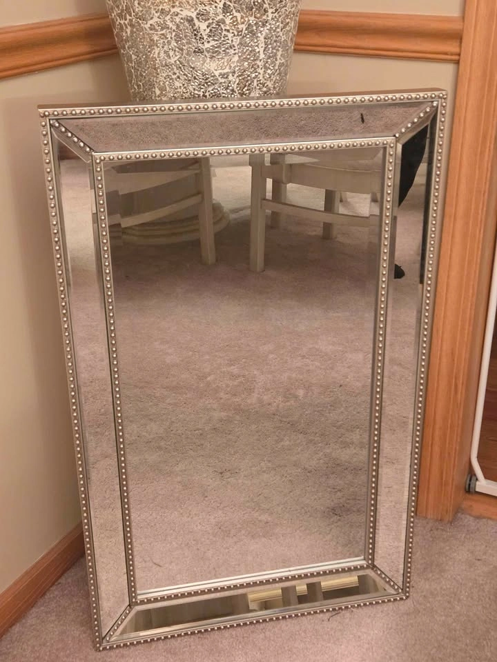 Mirror-Plated Silver Frame with Beaded Border - photo 3