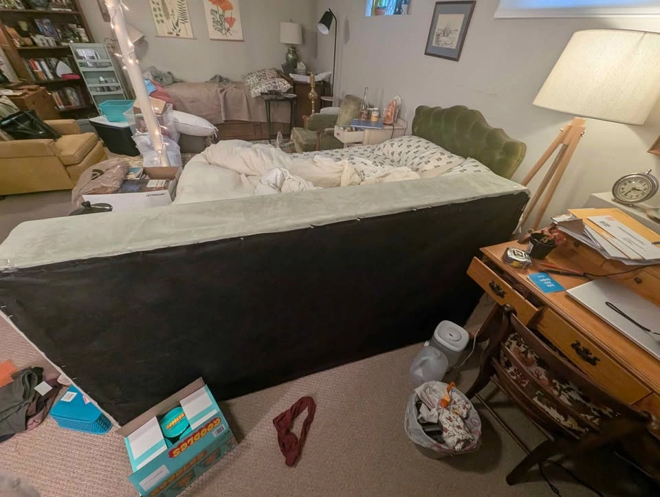 Twin bedframe Sturdy and easy! Please pick up today! - photo 3