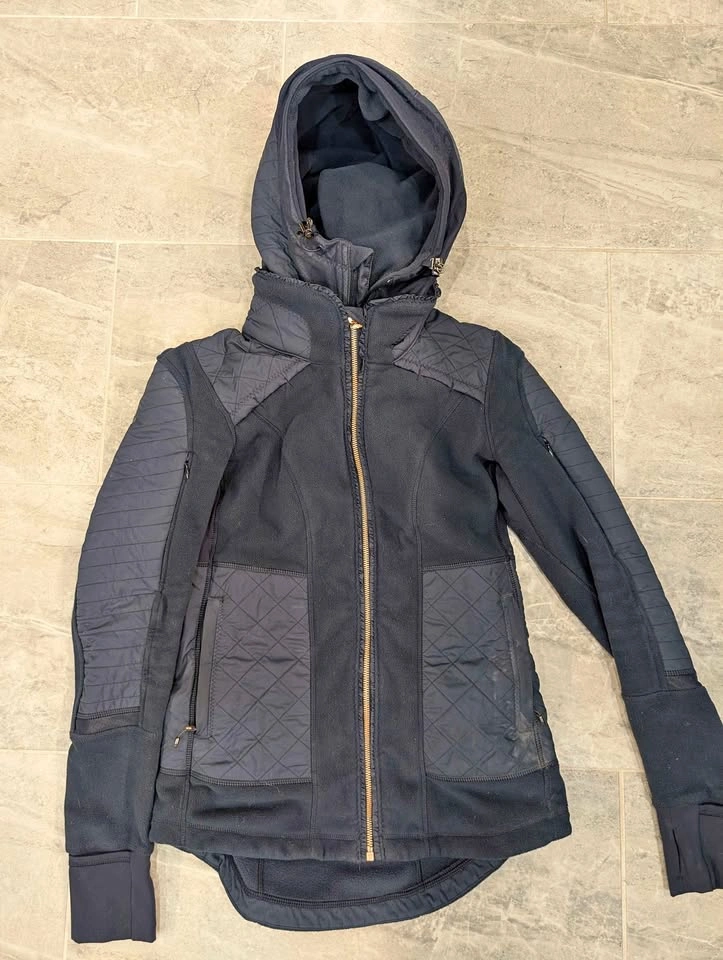 Lululemon Women's Blue Jacket