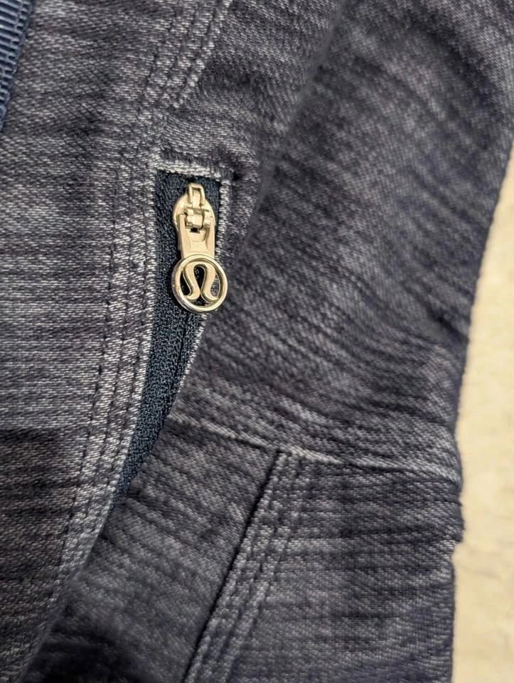 Lululemon Women's Blue Jacket Size 6 - photo 3