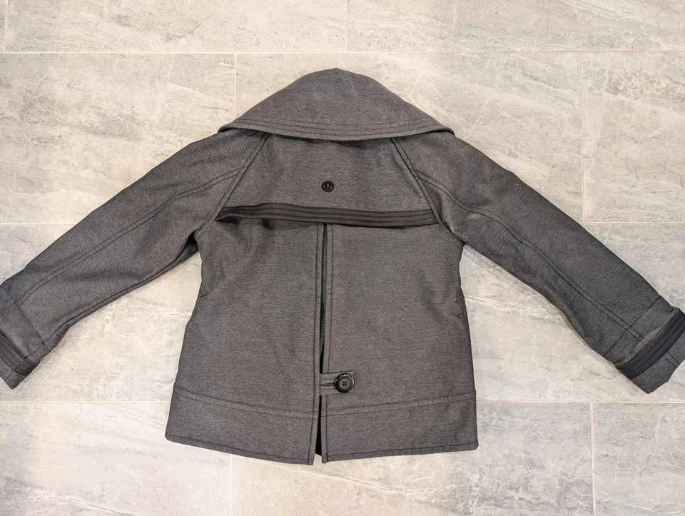 Lululemon Women's Dark Grey Waist Length Jacket Size 6 - photo 2