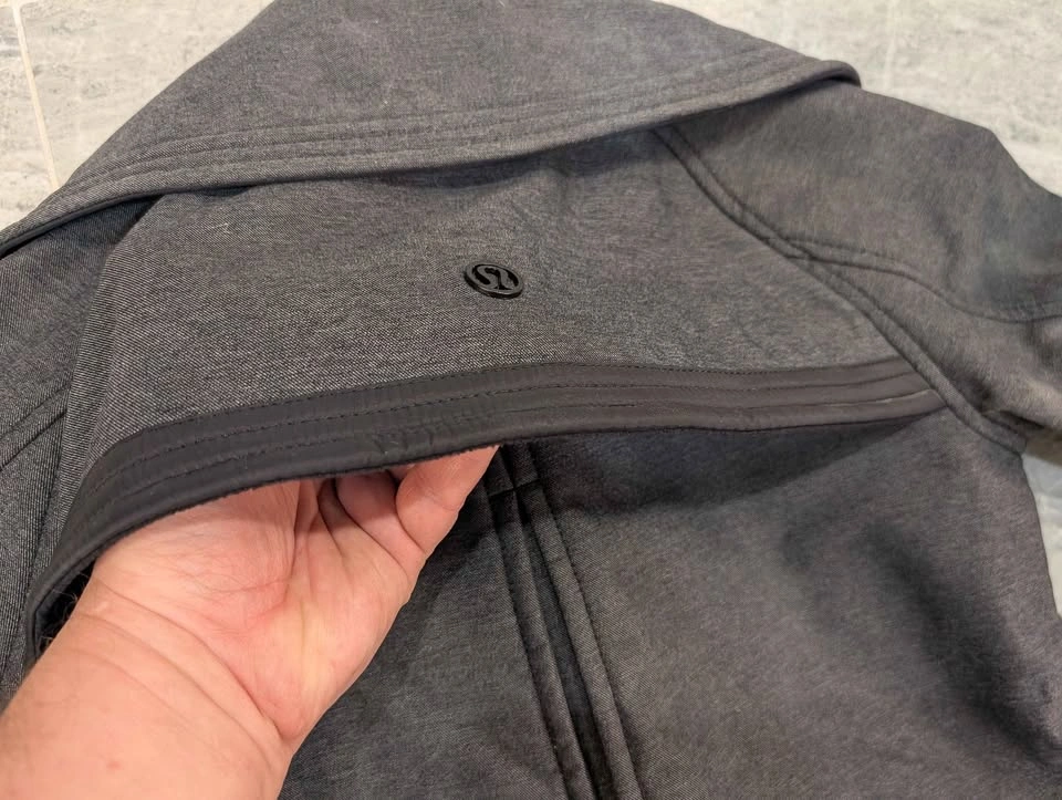 Lululemon Women's Dark Grey Waist Length Jacket Size 6 - photo 3