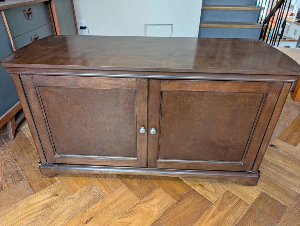 Dark brown TV stand / cabinet