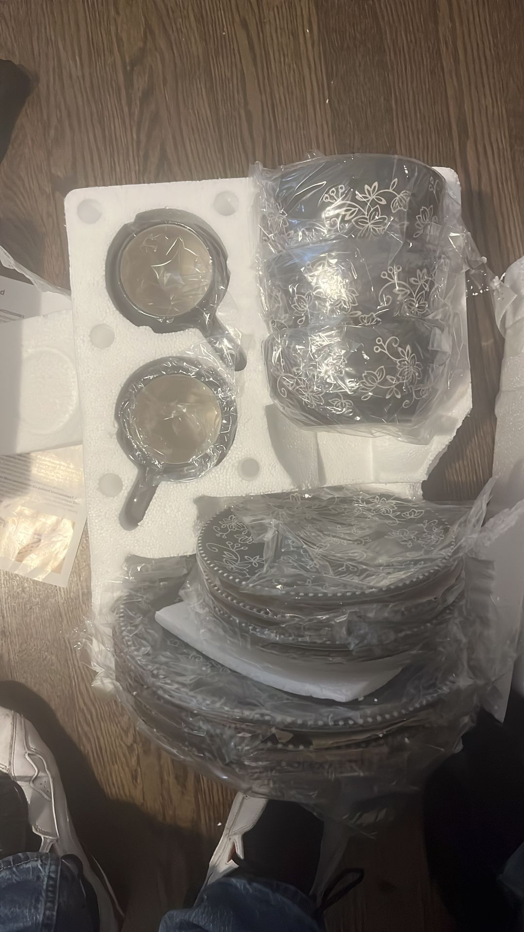 Corelle Livingware 18-Piece Dinnerware Set, Service for 6
