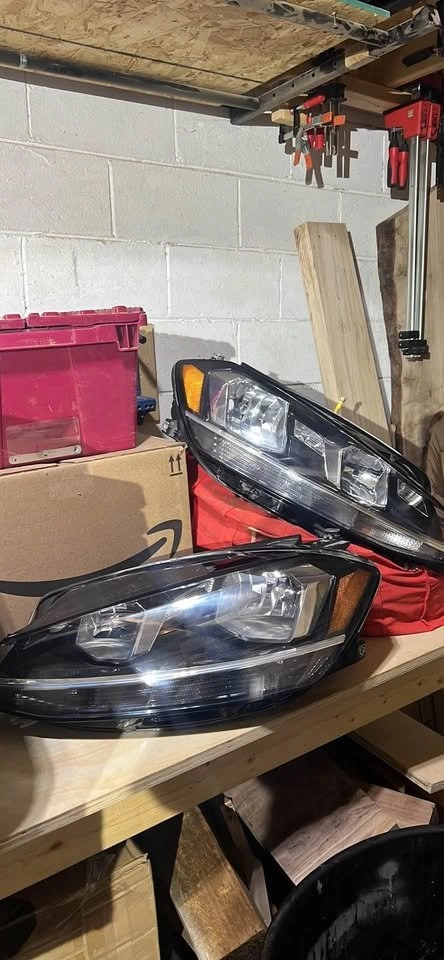 MK7 / 7.5 VW Golf OEM Headlight Pair - photo 2