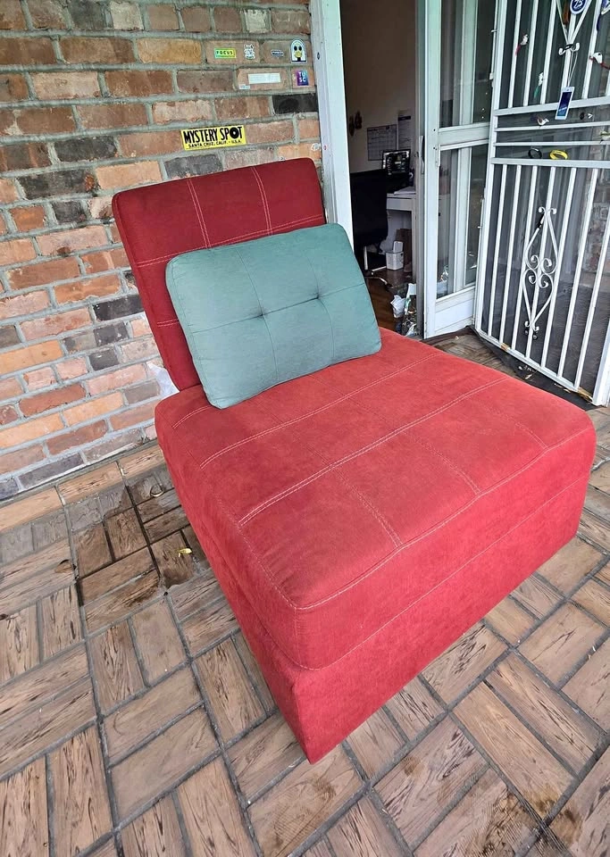Sofa / Oversized Ottoman