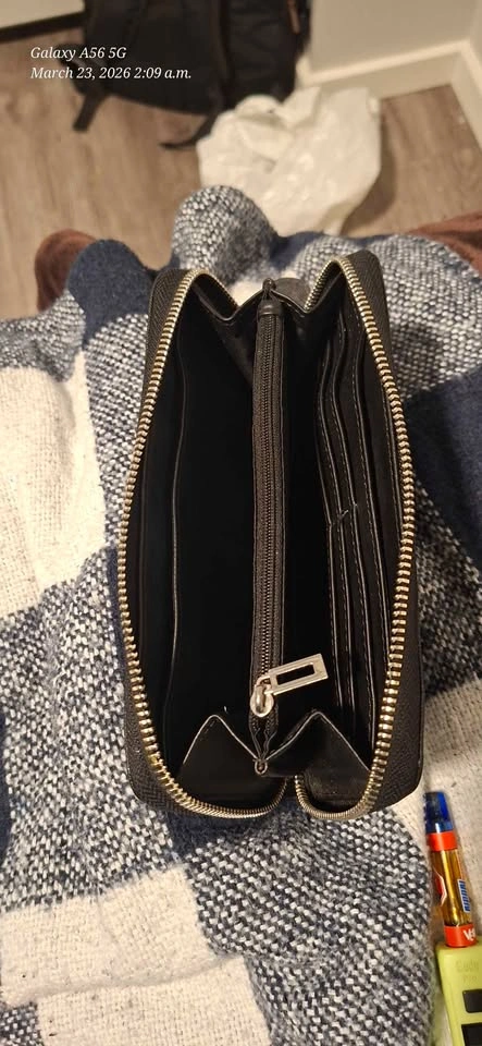 Guess Zip Around Wallet (Womens) - photo 5