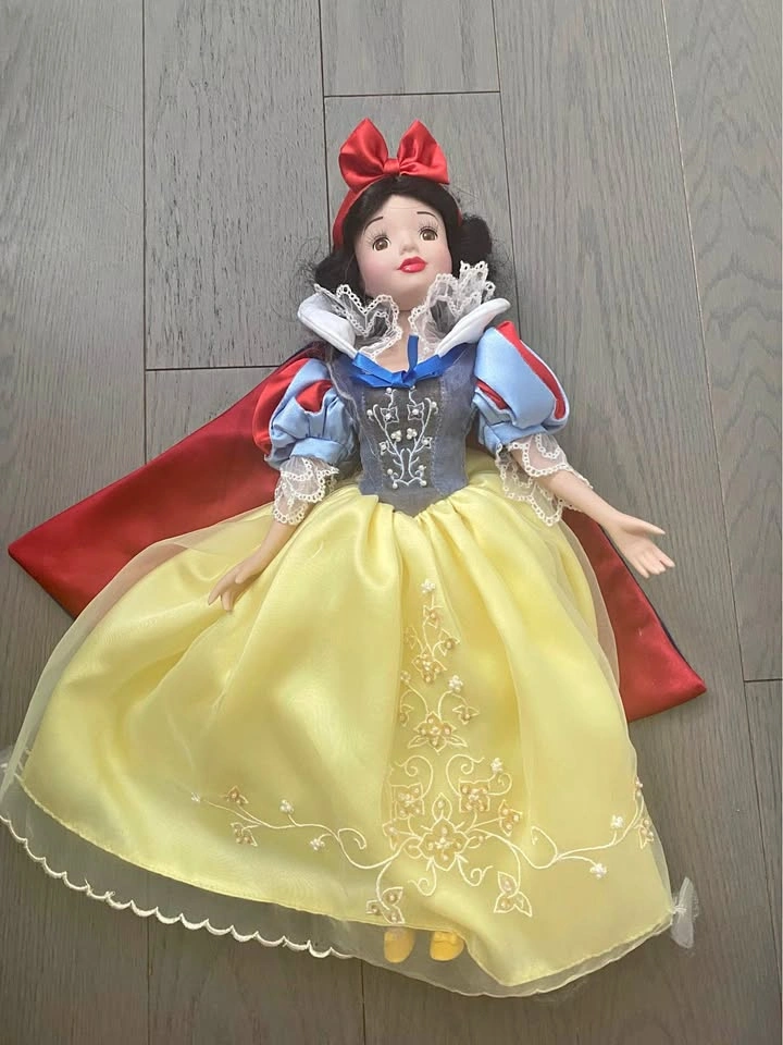 Porcelain Snow White Collectable Doll