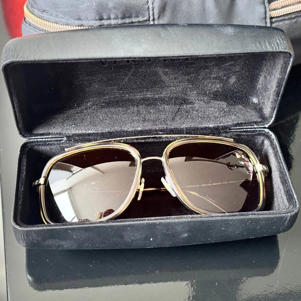 Sunglasses with box - photo 4