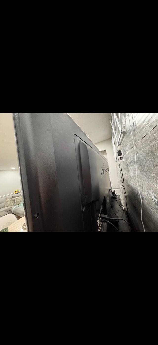 Samsung 65 inch LED TV - 1080p - photo 4