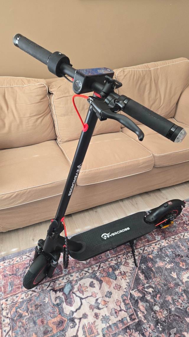 Evercross EV10Z E-scooter - Low KM, Mint Condition - photo 3