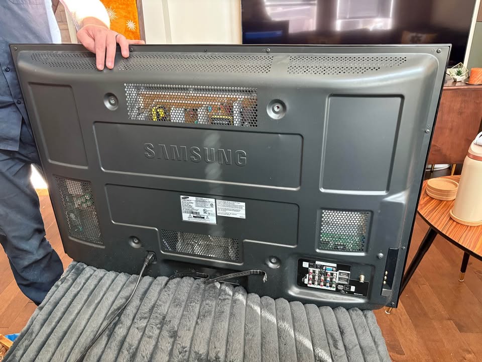 Samsung 46 inch Plasma HDTV - photo 3