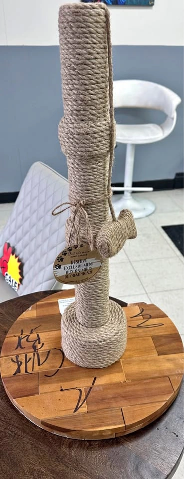 New Handmade Cat Scratching Post