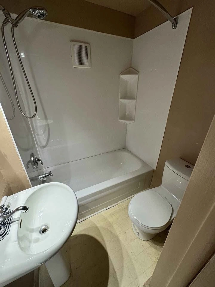 1 Bed 1 Bath Apartment - photo 2