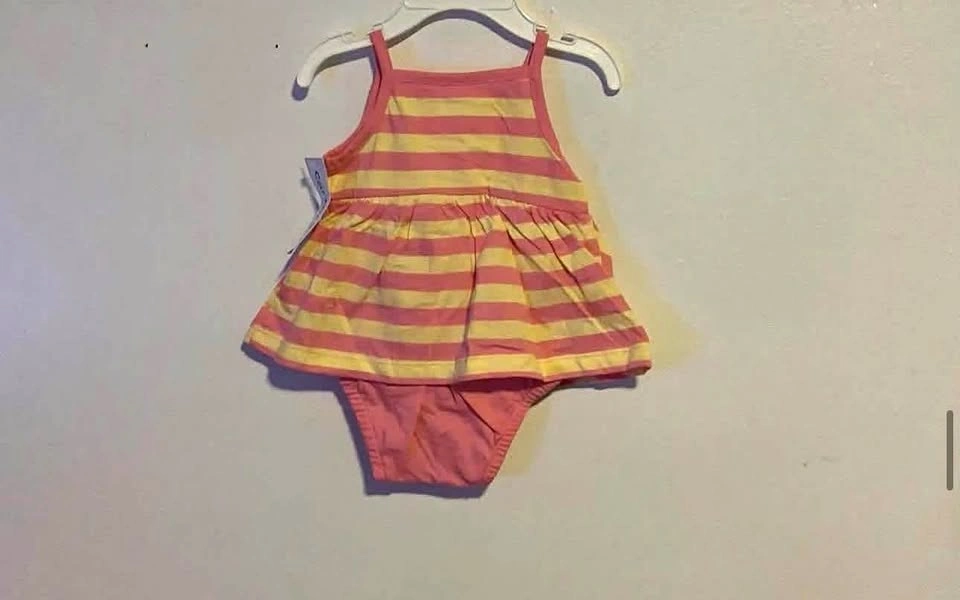 GIRLS ROMPER SIZE:3 MONTHS PRICE:$15