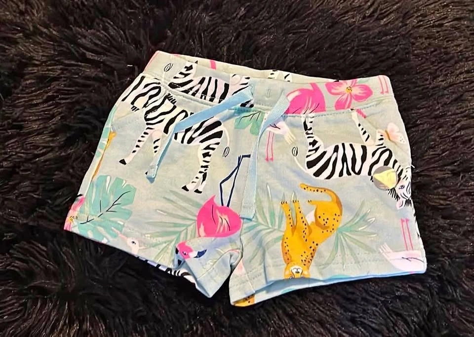 GIRLS SHORTS SIZE: 3 MONTHS PRICE:$6