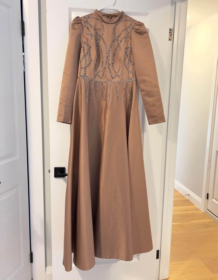 Satin Evening Gown - photo 3