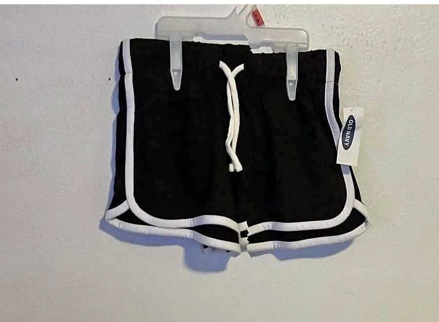 GIRLS SHORTS SIZE:SMALL PRICE:$7 AGES: 6-7