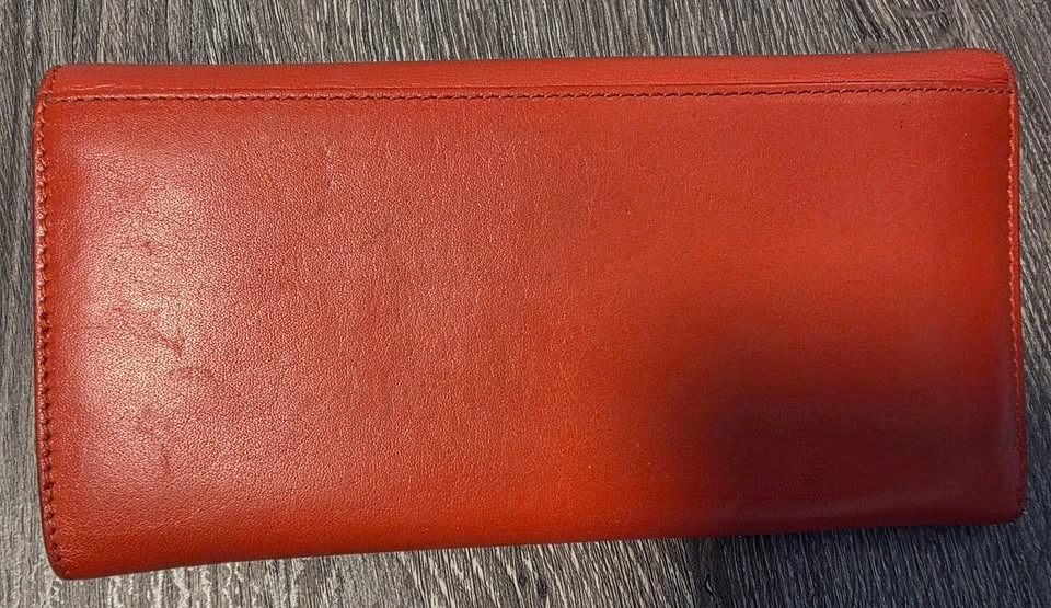 Authentic Salvatore Ferragamo Red Leather Wallet – Classic Ganci - photo 2